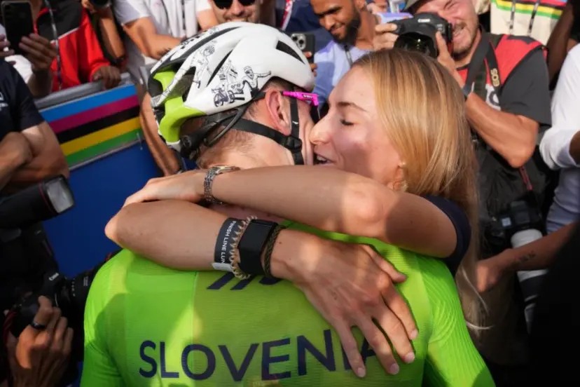 girodociclismo.com.br tadej pogacar pode dizer sim para 100 fotos agora 5 000 e mais dificil agente de tadej pogacar fala sobre a popularidade do campeao mundial image 2 1