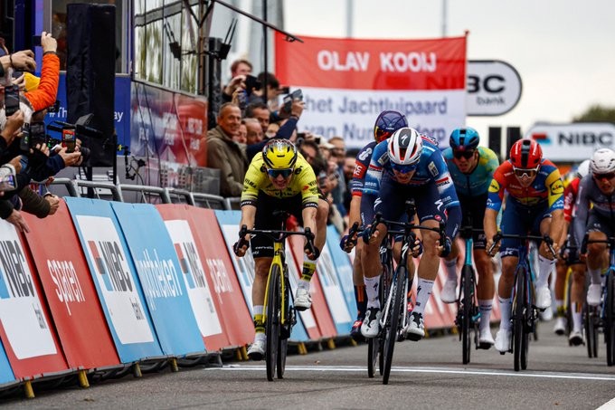 girodociclismo.com.br tim merlier bate olav kooij e vence a 1a etapa do tour da holanda image 1