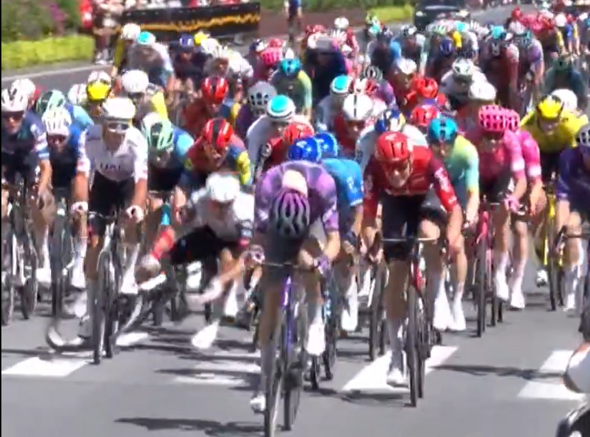 girodociclismo.com.br uae emirates atualiza situacao de rui oliveira portugues estava na grave queda do tour de guangxi assista o video image 1