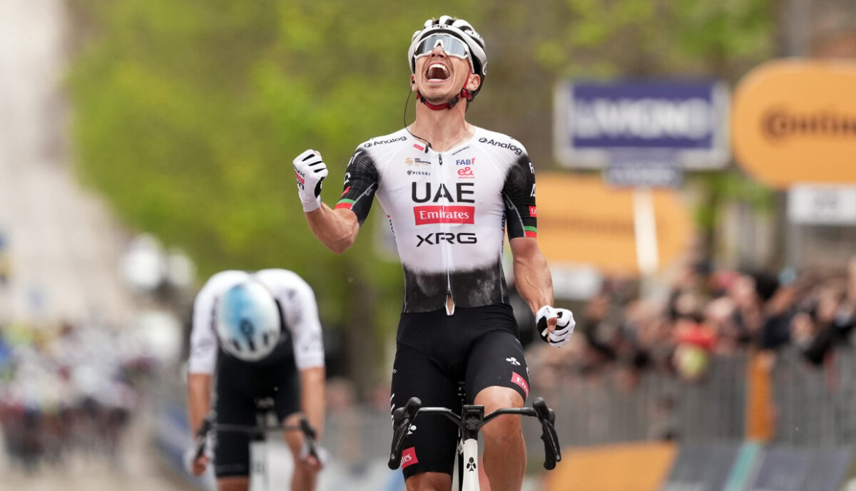 girodociclismo.com.br uae emirates encerra 2025 com temporada historica e dominio absoluto liderado por pogacar ivo oliveira giro dabruzzo ii