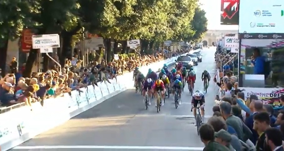 girodociclismo.com.br uae emirates faz dobradinha no giro del veneto isaac del toro conquista 95a vitoria da equipe confira os resultados e a chegada image 4