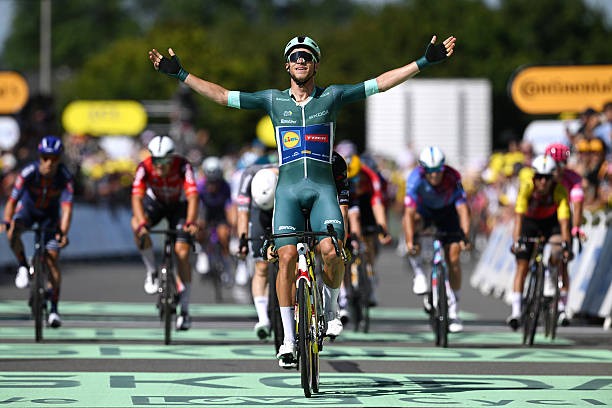 girodociclismo.com.br a uae emirates e a visma estao mais fortes campeao da camisa verde do tour de france analisa a temporada assista o video image 2