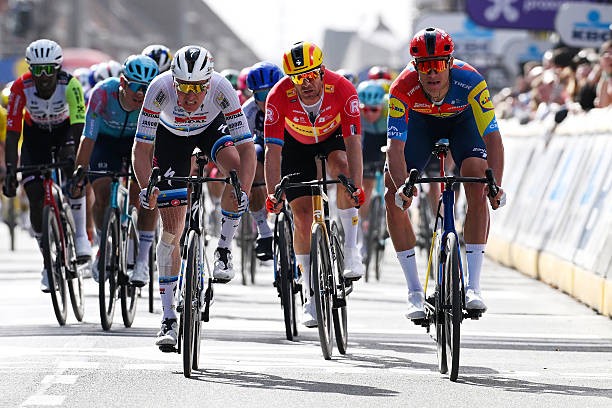 girodociclismo.com.br a uae emirates e a visma estao mais fortes campeao da camisa verde do tour de france analisa a temporada assista o video image 3