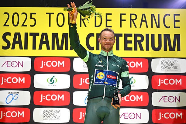 girodociclismo.com.br a uae emirates e a visma estao mais fortes campeao da camisa verde do tour de france analisa a temporada assista o video image