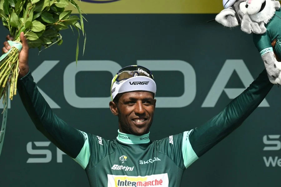 girodociclismo.com.br biniam girmay anuncia a saida da intermarche wanty e hora de um novo capitulo camisa verde do tour rumo a nsn cycling team biniam girmay podio tour de france