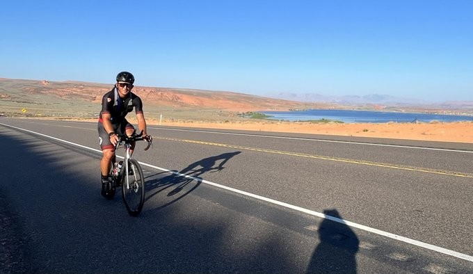"Consigo manter 500 watts por uma hora" americano cego de um olho desafia limites no Mundial em Abu Dhabi 2 girodociclismo.com.br consigo manter 500 watts por uma hora americano desafia limites no ciclismo e busca medalha no mundial em abu dhabi image