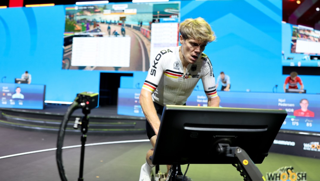 girodociclismo.com.br jason osborne domina novamente o mundial de esports em abu dhabi image 4