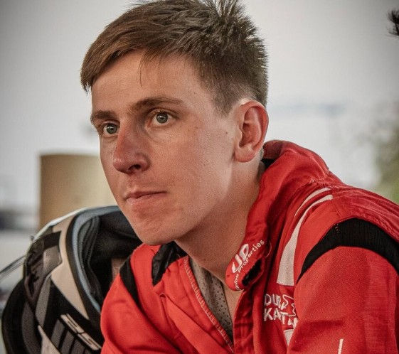 girodociclismo.com.br joao almeida vence divertida corrida de kart da uae emirates tadej pogacar com rara sensacao de derrota confira as imagens image 1