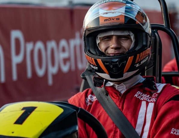 girodociclismo.com.br joao almeida vence divertida corrida de kart da uae emirates tadej pogacar com rara sensacao de derrota confira as imagens image 3