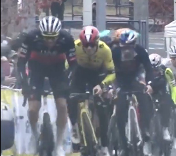 girodociclismo.com.br jonas vingegaard analisa a vitoria e a queda no saitama criterium foi muito dificil entrei muito rapido e perdi o controle assista o video image 2