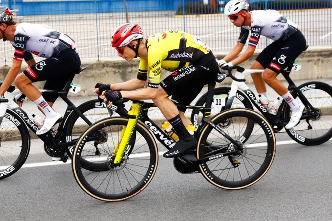 girodociclismo.com.br jonas vingegaard supera queda e vence o saitama criterium confira os resultados e a chegada image 2