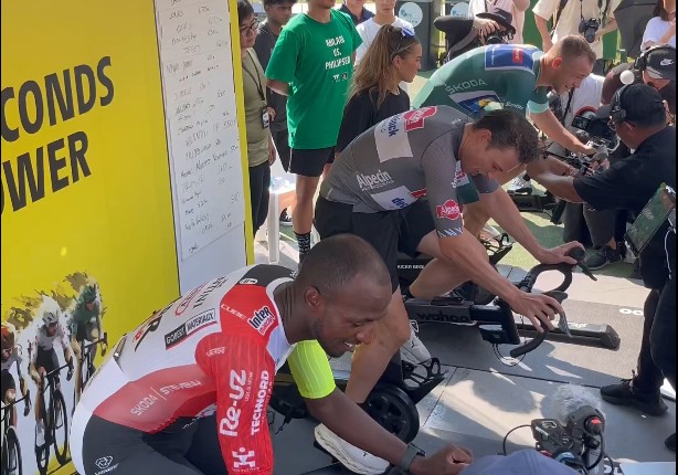 girodociclismo.com.br jonathan milan bate jonas vingegaard e grandes nomes em inusitado desafio do tour de france assista o video image