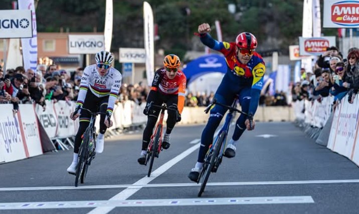 girodociclismo.com.br jonathan milan bate tadej pogacar beking monaco criterium image 3