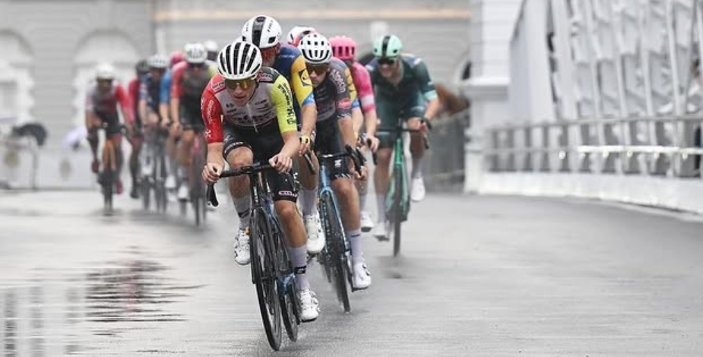 girodociclismo.com.br jonathan milan brilha no criterio efgh de singapura com vitoria em sprint final image 7