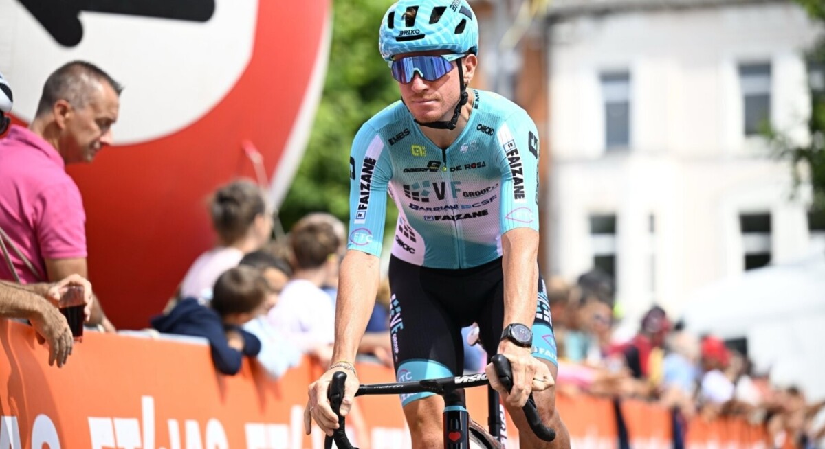 girodociclismo.com.br maglia ciclamino do giro ditalia com nova funcao na visma lease a bike serei o ultimo homem de wout van aert e matthew brennan image 4