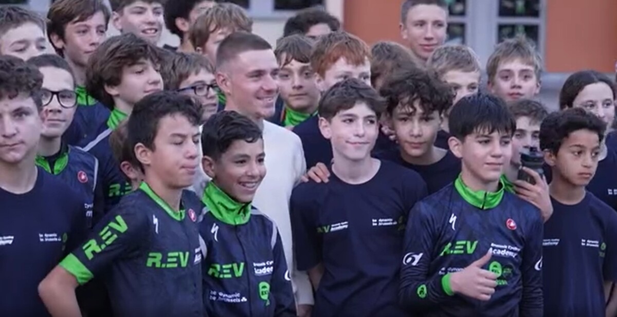 girodociclismo.com.br remco evenepoel apresenta sua academia de ciclismo antes das ferias o objetivo e dar o seu melhor com respeito por todos image