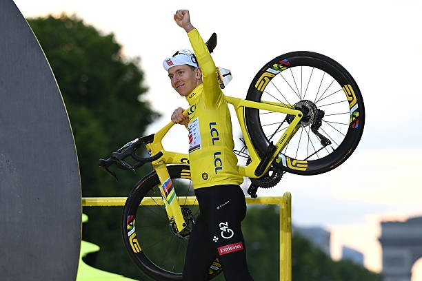 girodociclismo.com.br tadej pogacar venceria o tour de france com uma bicicleta antiga image