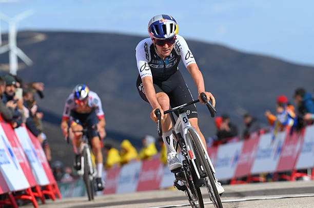 girodociclismo.com.br tom pidcock pertence ao grupo logo atras de pogacar ele estara no tour treinador de tom pidcock confirma presenca no tour de france image 3
