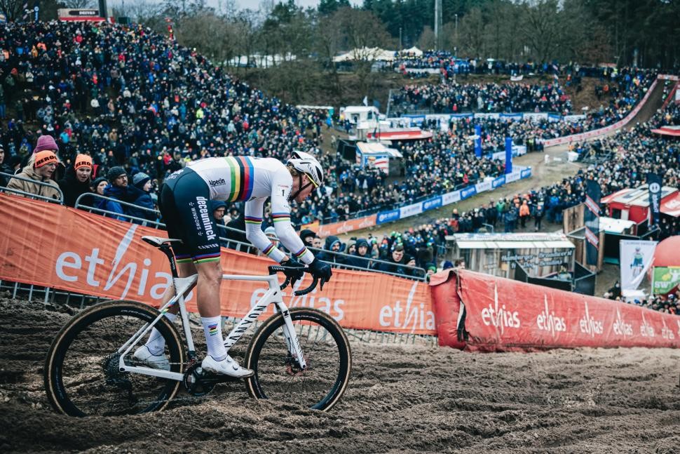 girodociclismo.com.br wout van aert defende a cobranca de entradas no ciclismo estou preocupado com a fragilidade do nosso esporte image 4