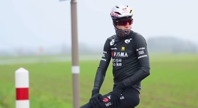 girodociclismo.com.br wout van aert e visma lease a bike encaram testes gelados nos paralelepipedos da paris roubaix image 1