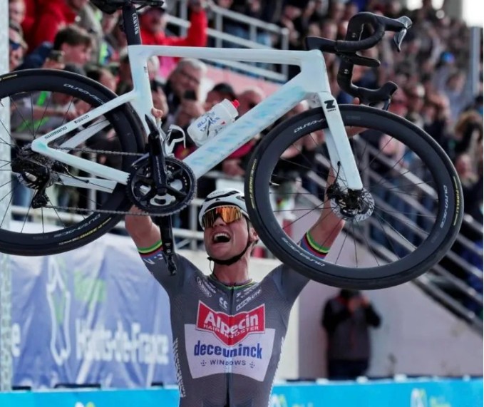 girodociclismo.com.br alpecin deceuninck anuncia mudanca de nome com novo patrocinador premier tech chega ao time de mathieu van der poel image 1