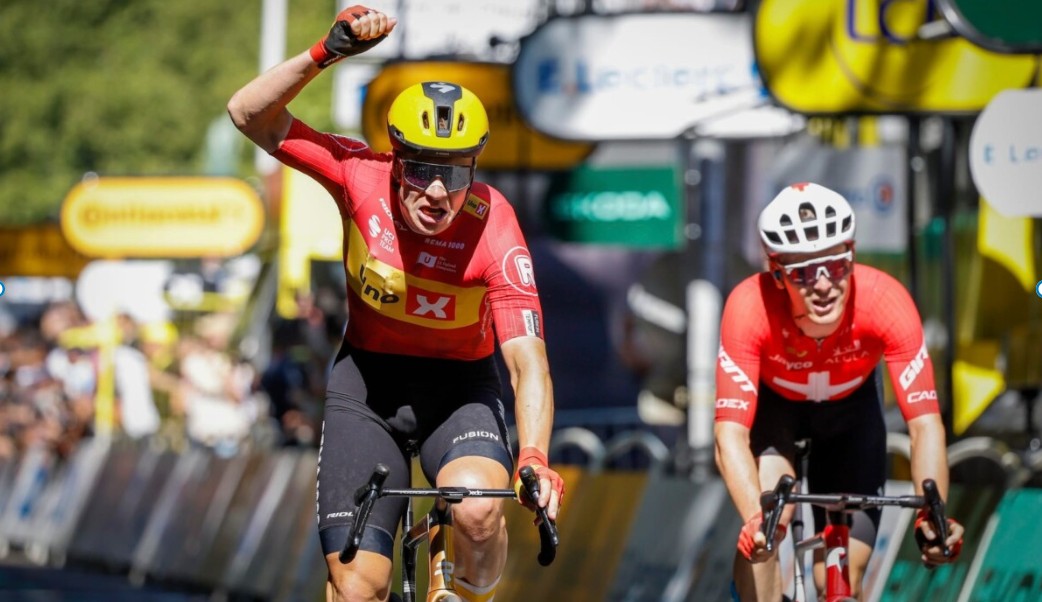 girodociclismo.com.br ciclista do world tour inicia pre temporada com treinos insanos no rolo doi fazer o primeiro treino de 5 horas no rolo image 1