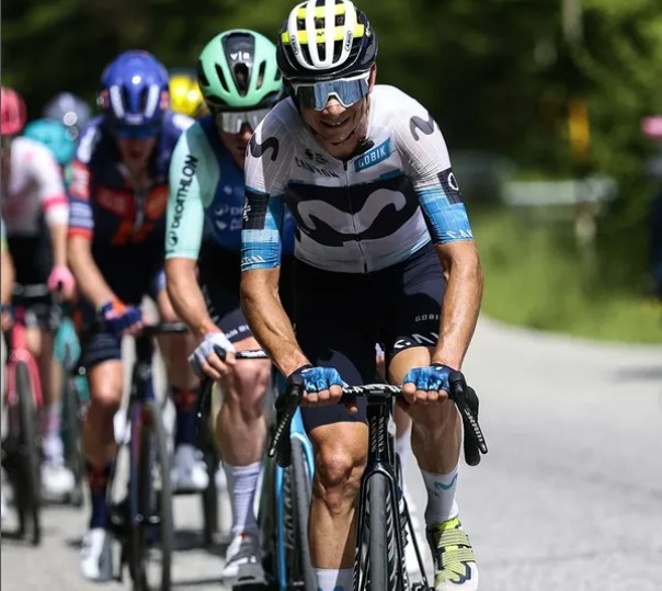 girodociclismo.com.br ciclista do worldtour sofre bizarra lesao com xicara de cha e interrompe treinos de inverno por seis semanas image