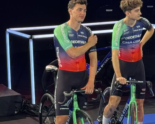girodociclismo.com.br decathlon apresenta a equipe com novo uniforme e grandes objetivos conquistar a camisa verde no tour de france confira as imagens image 1