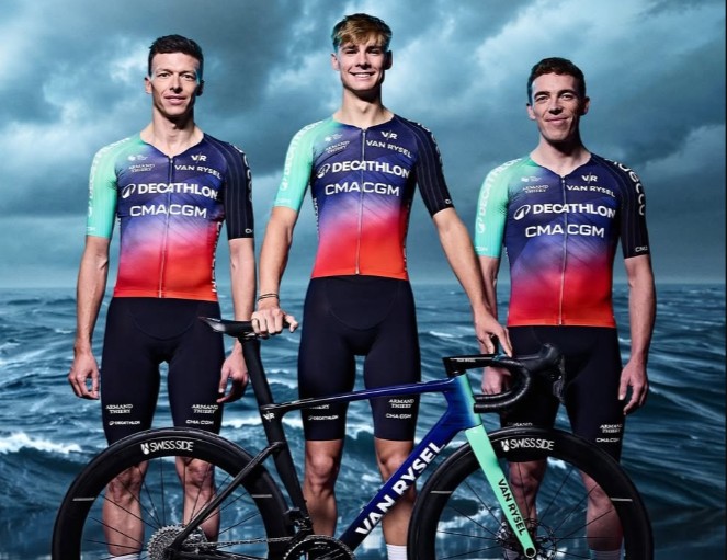 girodociclismo.com.br decathlon apresenta a equipe com novo uniforme e grandes objetivos conquistar a camisa verde no tour de france confira as imagens image