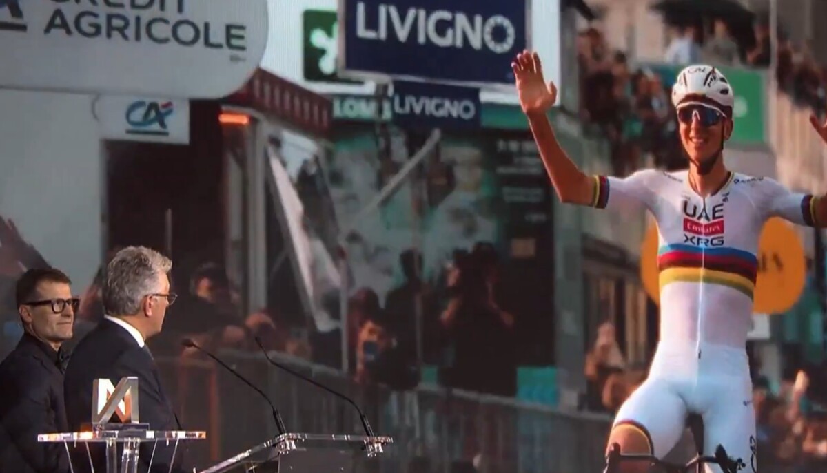 Diretor do WorldTour surpreende em premiação de Tadej Pogacar "não sou fã dele, Wout van Aert é o 'ciclista definitivo'", assista o vídeo 2 girodociclismo.com.br diretor do worldtour surpreende em premiacao de tadej pogacar para mim wout van aert e o ciclista definitivo assista o video image 1