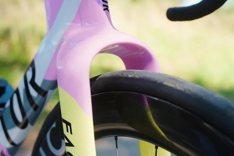 girodociclismo.com.br factor one a nova aero road que a marca chama de a bicicleta de estrada homologada pela uci mais rapida do mundo image 6