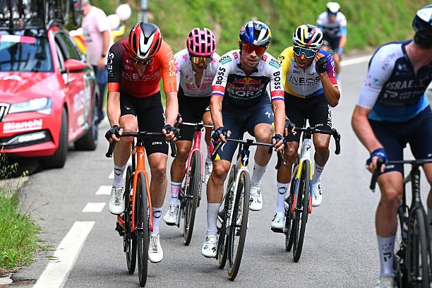 girodociclismo.com.br ineos grenadiers tera dois lideres no giro ditalia cajornalista italiano revela quem comandara a equipe image 1