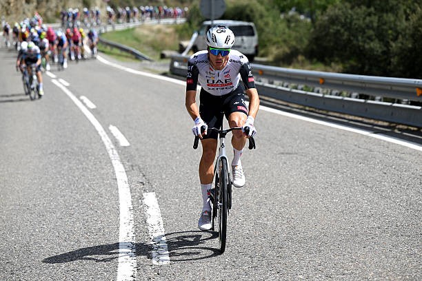 girodociclismo.com.br juan ayuso recebe fortes criticas de ciclista da uae emirates ele era bom quando trabalhavam para ele nao e meu amigo image 5