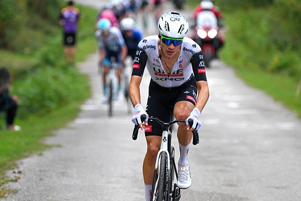 girodociclismo.com.br juan ayuso recebe fortes criticas de ciclista da uae emirates ele era bom quando trabalhavam para ele nao e meu amigo image