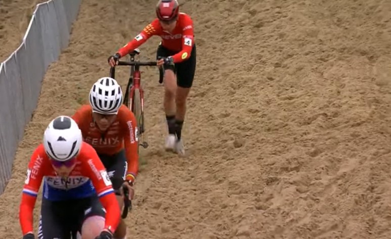 girodociclismo.com.br lucinda brand vence com autoridade a copa do mundo de koksijde confira os resultados e a chegada image 1