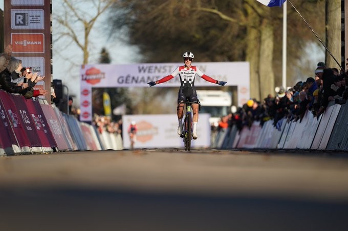 girodociclismo.com.br lucinda brand vence copa do mundo e amplia historica marca de vitorias confira os resultados e a chegada image 6