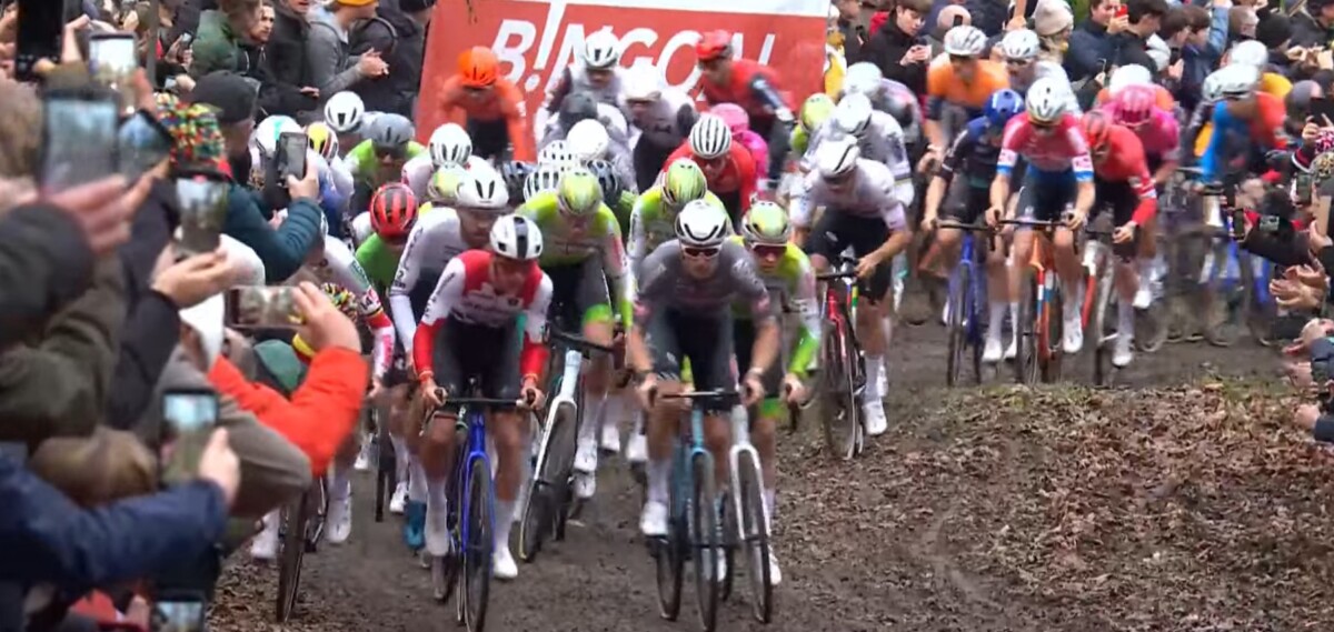 girodociclismo.com.br mathieu van der poel da show e vence a copa do mundo de namur confira os resultados e a chegada image 3
