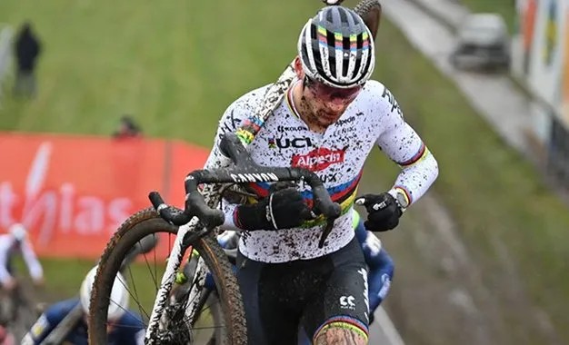 girodociclismo.com.br mathieu van der poel retorna as competicoes com apenas 2 treinos nao e muito mas em 2025 foi suficiente holandes busca recorde mundial image