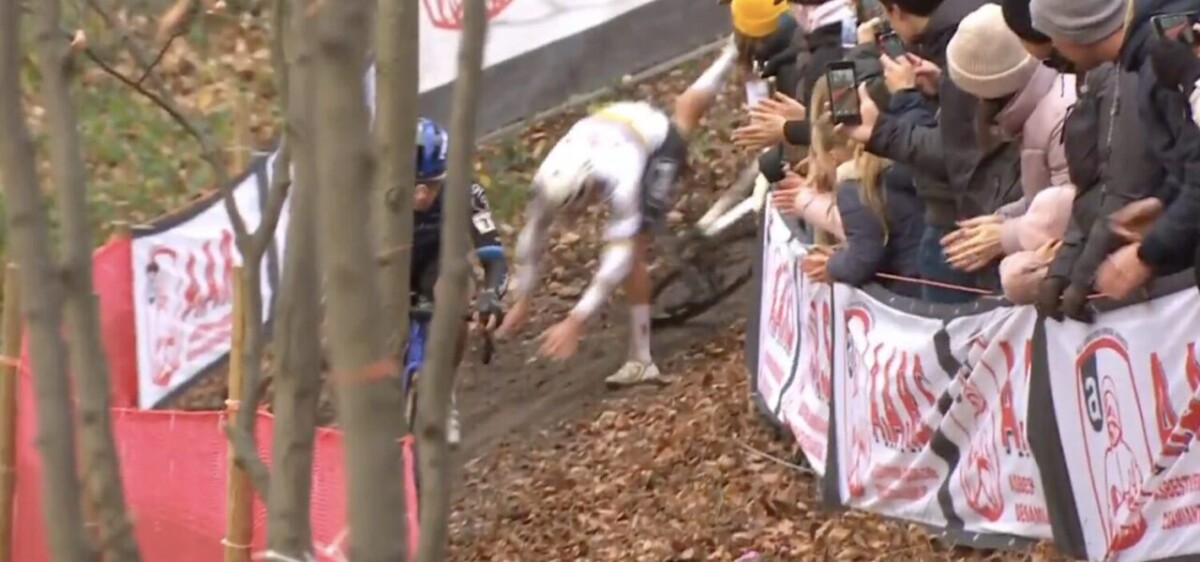 girodociclismo.com.br mathieu van der poel sofre forte queda na copa do mundo de namur assista o video mvdp queda namur