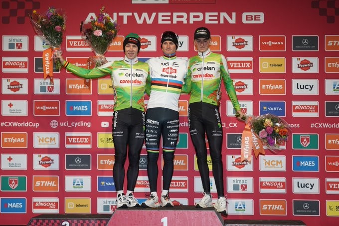 girodociclismo.com.br mathieu van der poel vence a copa do mundo de antuerpia wout van aert sofre furo de pneu confira os resultados e a chegada image 3