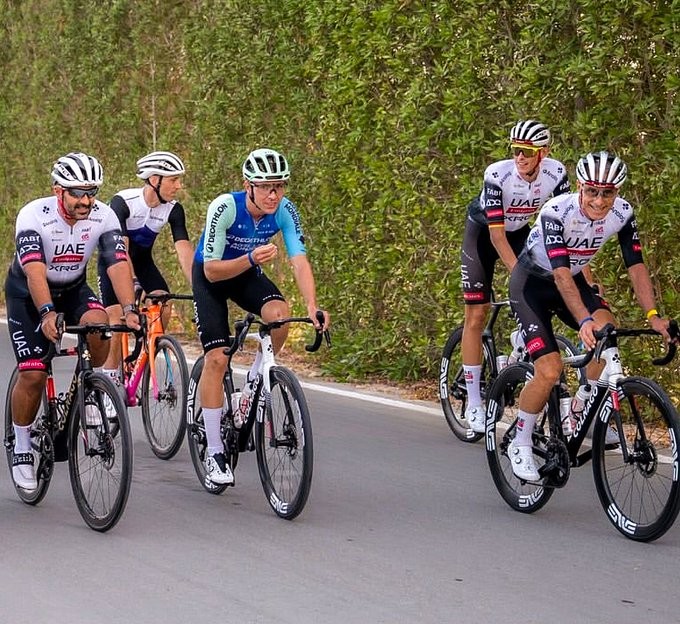 girodociclismo.com.br novo ciclista da uae emirates sera gregario de tadej pogacar em monumento trabalhar para ele nao e a mesma coisa que seguir rodas assista o video image 1