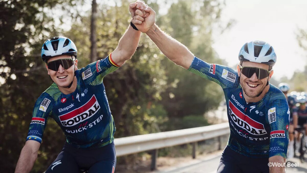 girodociclismo.com.br soudal quick step apresenta novo uniforme agora com verde limao equipe aposta na visibilidade do ciclista confira o anuncio image 3