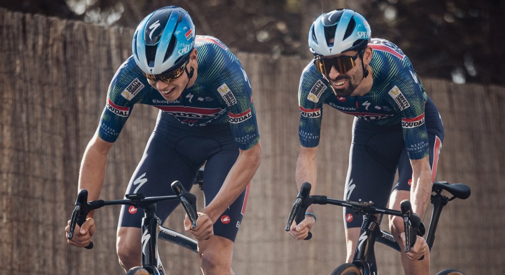 girodociclismo.com.br soudal quick step apresenta novo uniforme equipe aposta na seguranca e visibilidade do ciclista confira o anuncio image