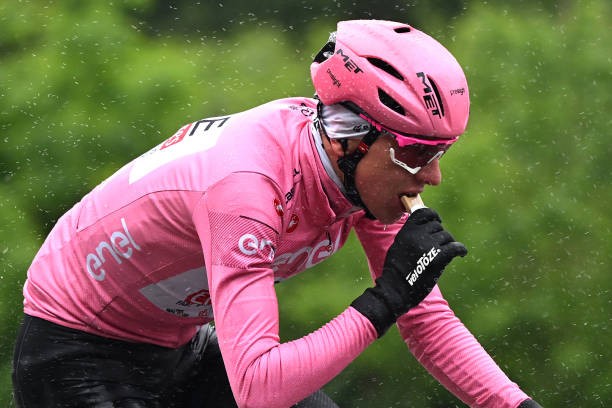 girodociclismo.com.br tadej pogacar consomiu 6000 kcal por dia durante o tour de france revela o nutricionista da uae emirates confira como isso ocorre image