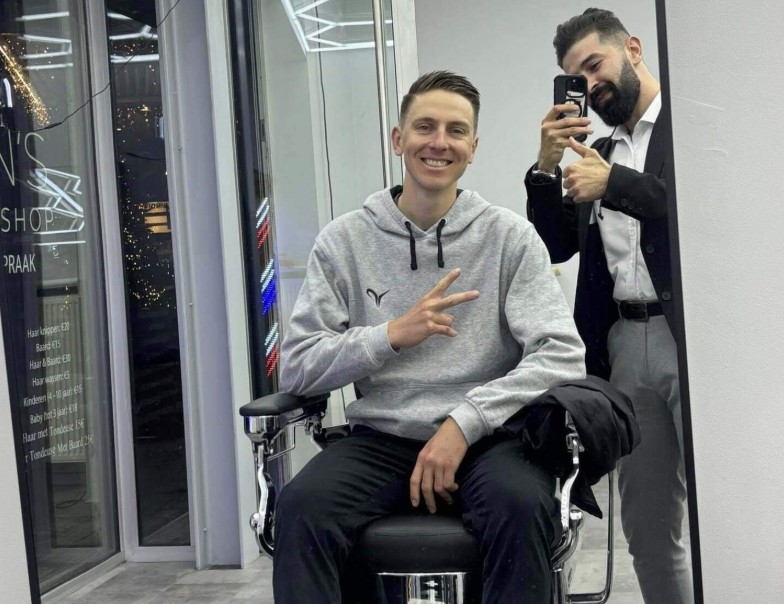 girodociclismo.com.br tadej pogacar surge em barbearia apos reconhecimento da paris roubaix ele nao precisava pagar mas pagou mais que o normal afirma barbeiro image