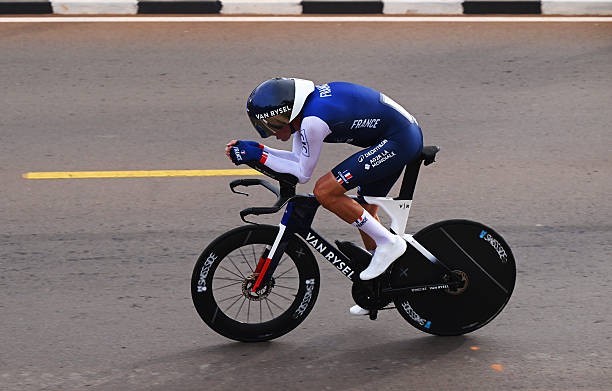 girodociclismo.com.br temos uma nova superestrela diretor da visma lease a bike aposta forte em jovem prodigio britanico para 2026 assista o video image