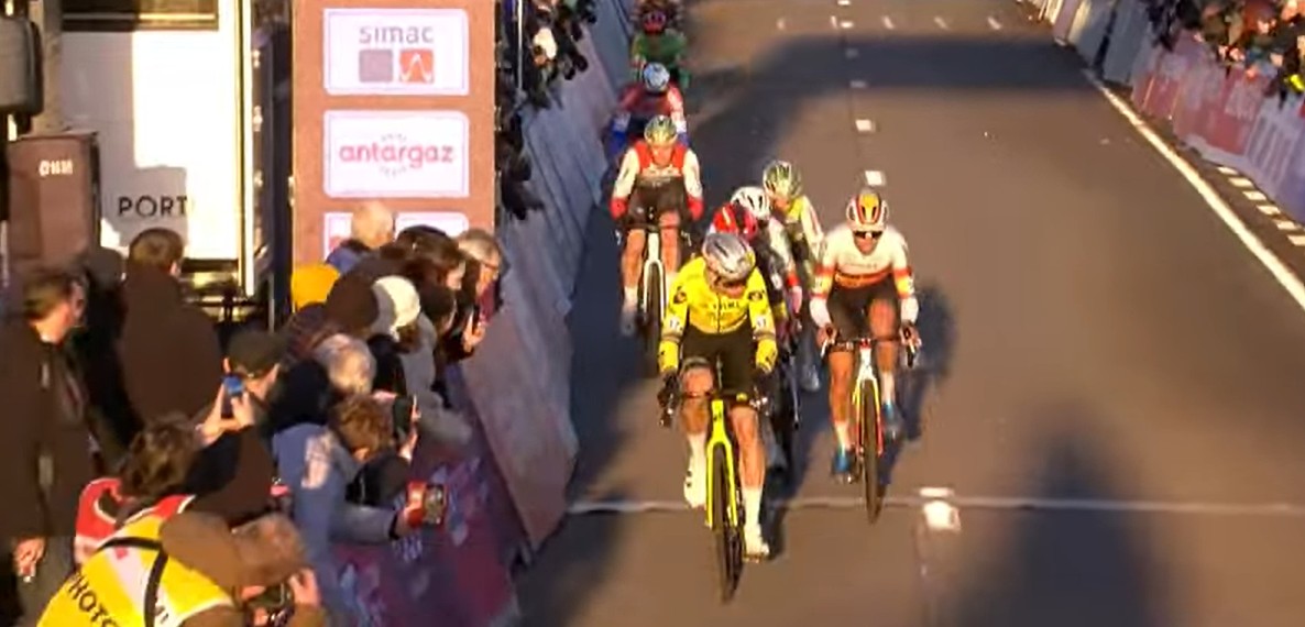 girodociclismo.com.br thibau nys vence copa do mundo apos duelo eletrizante wout van aert 6o confira os resultados e a chegada image 8