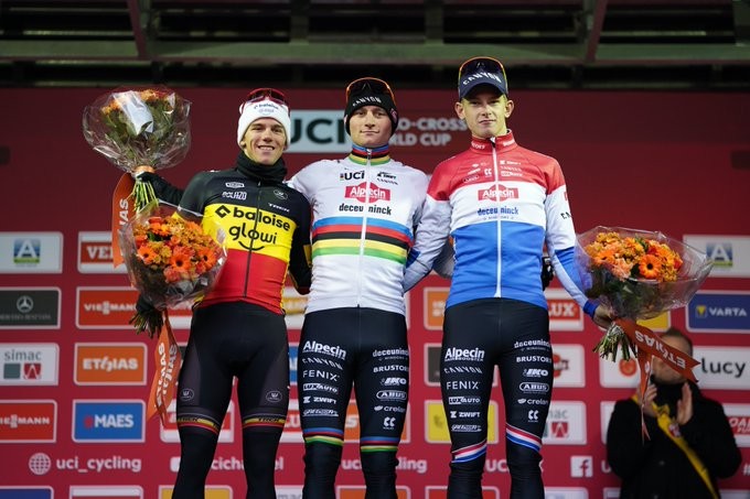 girodociclismo.com.br van der poel vence em gavere e amplia dominio no ciclocross image 3