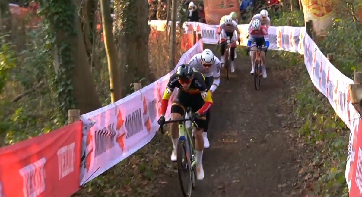 girodociclismo.com.br van der poel vence em gavere e amplia dominio no ciclocross image 5