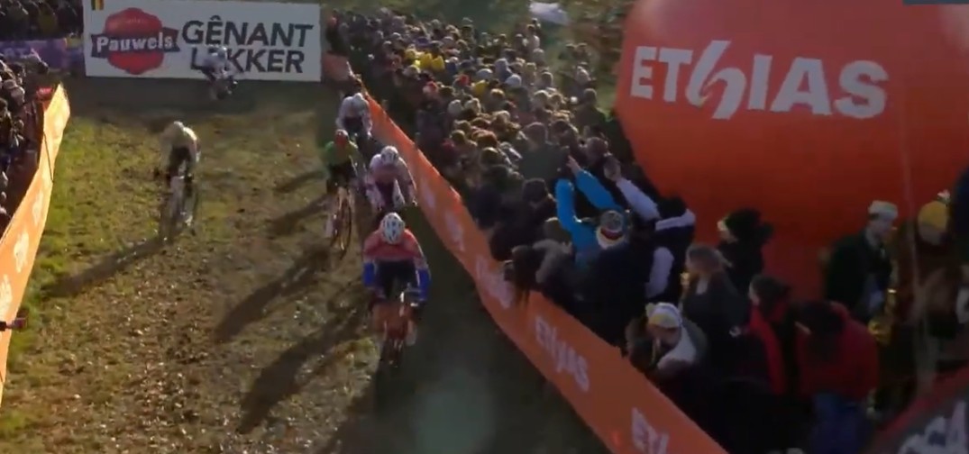 girodociclismo.com.br van der poel vence em gavere e amplia dominio no ciclocross image 6